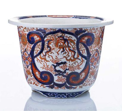 null Japon Imari

Cache pot en porcelaine polychrome à décor de poissons et animaux...