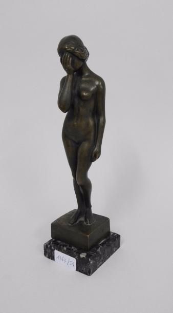 null Otto Berger
Bronze figurant une jeune femme nue
H 30 cm 
