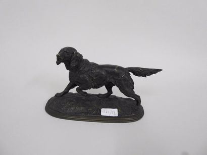 null Delabrierre
Bronze figurant un chien de chasse en arrêt
13 x 23 x 8 cm