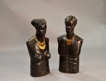null Exceptionnelle paire de bustes

d’un couple d’africains

Ébène mouluré et sculpté...