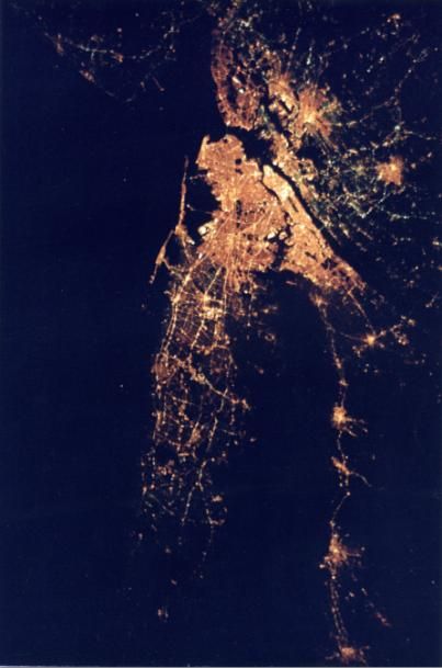 null NASA Terre. Impressionnante vue nocturne de la métropole de New York (Etats-Unis)...