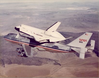 NASA Rare vue de la navette spatiale Enterprise...