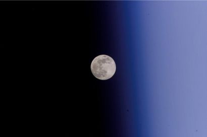 null NASA Pleine Lune terrestre photographiée depuis la station spatiale internationale...