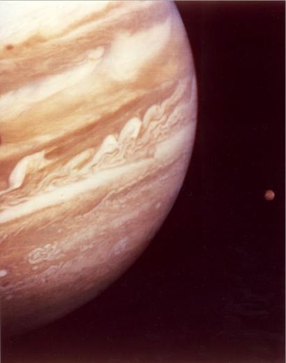 null Rare. Une des premières vue de la planète Jupiter et de l'une de ses lune réalisée...