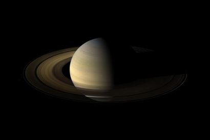 null NASA Grand Format. La planète Saturne au cours de l'un de ses équinoxes durant...