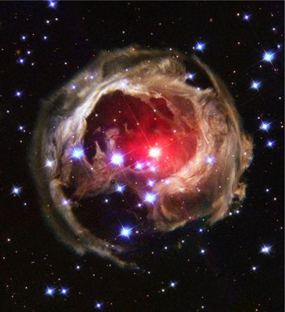 null NASA Etoile V838 "Monocerotis" observée par le télescope Hubble le 4 mars 2004....