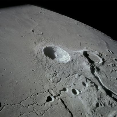NASA Lune. Vue oblique des impressionnants...