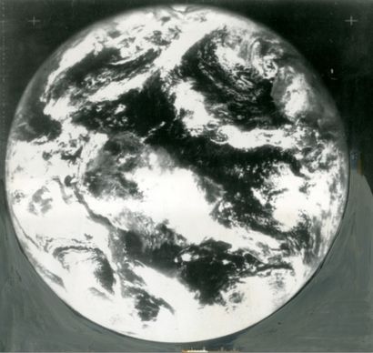 null NASA En noir et blanc la première photographie couleur de la Terre prise par...