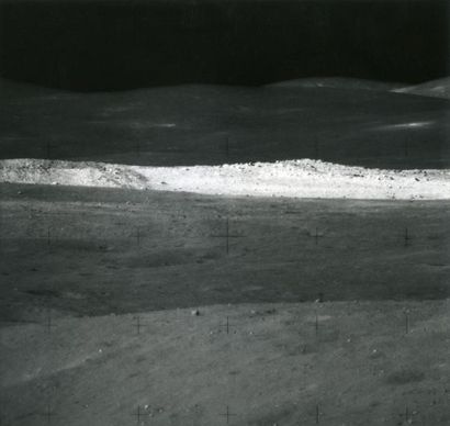 null NASA Vue de la surface lunaire du cratère "South Ray Crater" réalisée au cours...