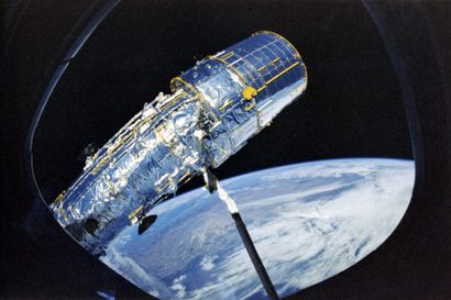 null NASA Impressionnante vue de la mise en orbite du célèbre télescope spatial Hubble...