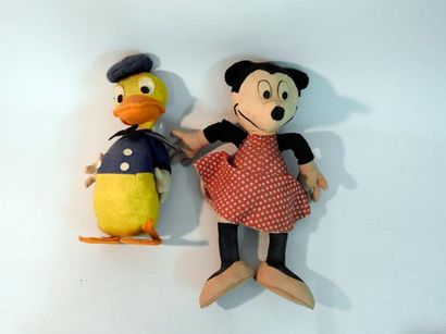 DISNEY 2 Figurines en tissu rembourré de paille Minnie et Donald
Donald porte une...
