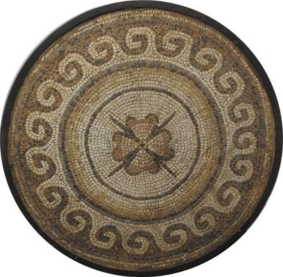 null Mosaïque circulaire constituée de tesselles romaines au pourtour orné de vagues...