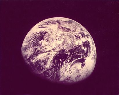 null Nasa. Apollo 8. Vue de la Terre depuis le module de commande d'Apollo 8. Il...