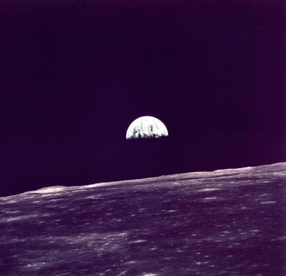null Nasa. Apollo 10. Majestueux levé de Terre observé depuis l'orbite lunaire par...