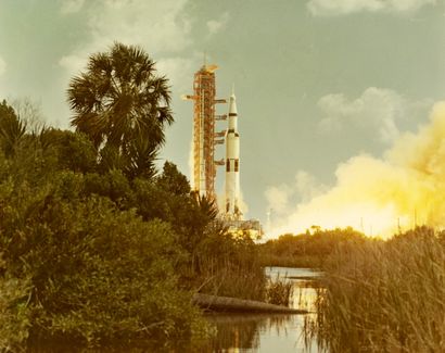 null Nasa. Décollage historique de la fusée Saturne V emportant l'équipage de la...