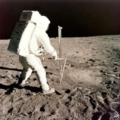 null Nasa. Apollo 11. 1ère présence de l'Homme sur la lune le 20 juillet 1969. L'astronaute...