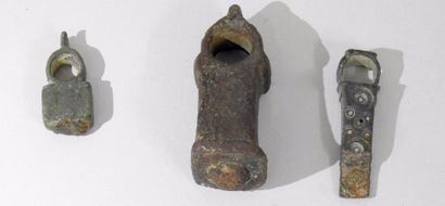 null Lot de trois manches de clés en bronze

3 à 5 cm

Période gallo romaine
