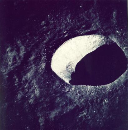 Nasa. Apollo 10. Vue du cratère Schmidt situé...