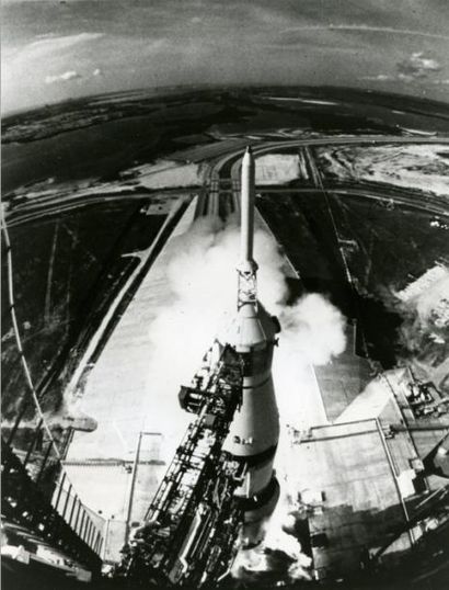Nasa. Apollo 11. Décollage de la fusée Saturne...