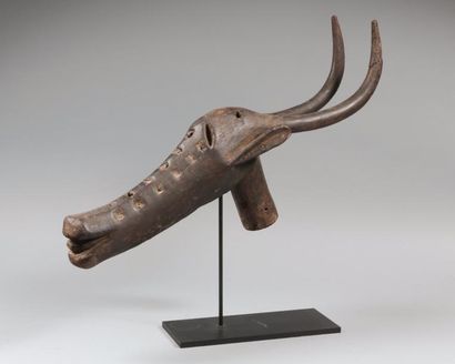 BAMBARA, Mali 
Masque zoomorphe
Représantant une antilope
Long.: 70 cm
Provenance:
Ancienne...
