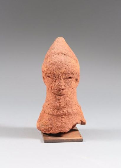 Culture Nok, Nigéria 
Tête anthropomorhe masculine
Haut.: 29 cm