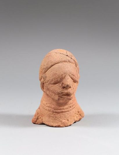 Culture Nok, Nigéria 
Tête anthropomorhe masculine
Haut.: 23 cm