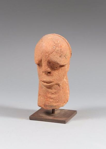 Culture Nok, Nigéria 
Tête anthropomorhe masculine
Haut.: 21 cm