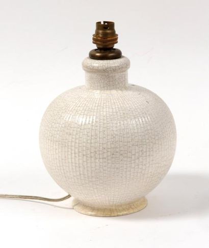JACQUES ADNET (1900-1984) Pied de lampe en céramique émaillée blanc craquelé
Signée
Hauteur:...