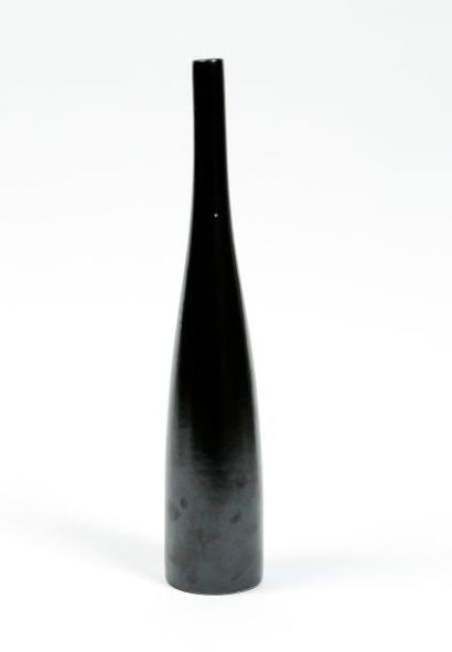 Jacques (1926-2008) et Dani RUELLAND (1933-2010) Vase bouteille en céramique émaillée...