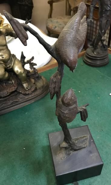 IRÉNÉE ROCHARD Couple d'oiseaux branchés
Bronze a patine brune signé
H 35 cm env...