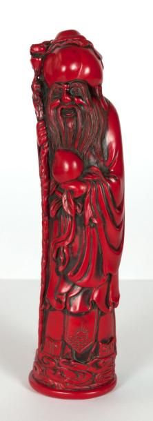CHINE vers 1900 «Sage» Laque rouge.
Hauteur 24 cm