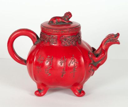 CHINE vers 1900 «Théière» Laque rouge