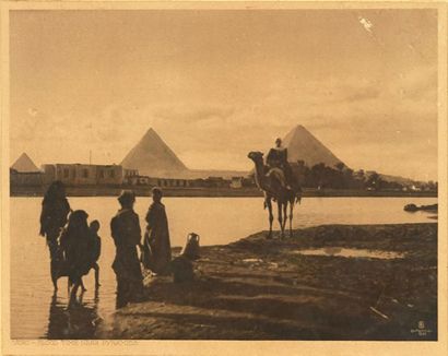 null Egypte
Ensemble de 5 photogravures couleur sépia, années 1920 et 2 photos noir...