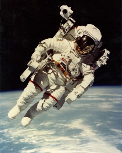null Nasa. Célèbre sortie extra-véhiculaire de l'astronaute Bruce Mc Candless le...