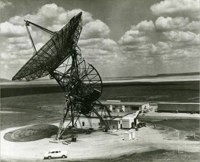 null Nasa. Impressionnant radio télescope géant destiné à recueillir les données...