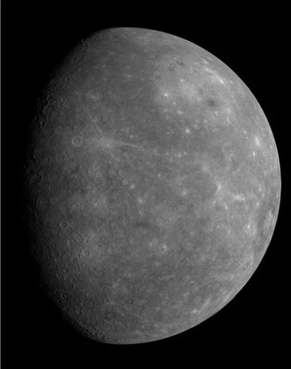 null Nasa. GRAND FORMAT. Première vue de la face cachée de la planète Mercure réalisée...