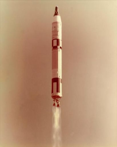 null Décollage de la fusée Gémini depuis le centre spatial Kennedy. Circa 1965. Tirage...