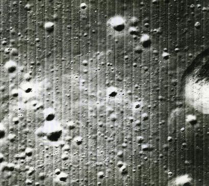 null Nasa. Superbe vue du sol lunaire réalisée par la sonde "Lunar Orbiter III" le...
