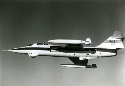 null Nasa. Avion expérimental NASA 825 construit par Lockheed en 1967. Tirage chromogénique...