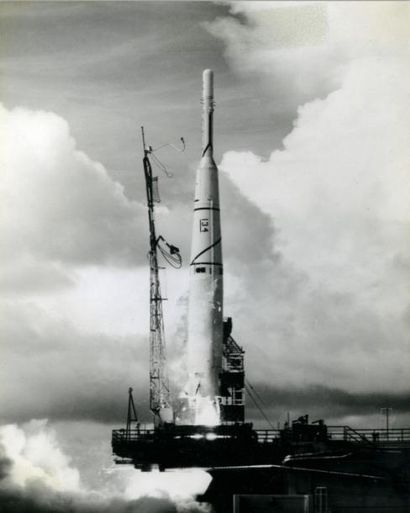 null Nasa. Décollage d'une fusée Thor depuis Cap Canavéral en Floride. Circa 1960....