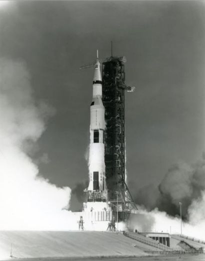 null Nasa. Magnifique décollage de la fusée Saturne V emportant sur la Lune l'équipage...