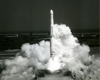 null Spectaculaire décollage d'une fusée Thor le 18 août 1960 depuis Cap Canaveral...