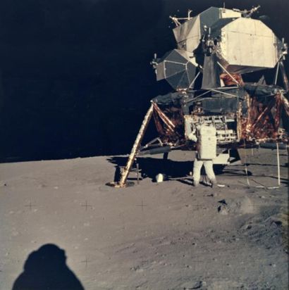 null Nasa. Mission Apollo 11. L'astronaute Buzz Aldrin retire du module lunaire "Eagle"...