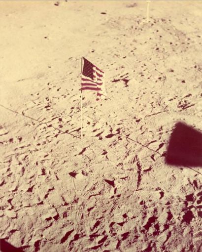 null Nasa. Mission Apollo 11. Premier drapeau humain a avoir été planté sur un sol...