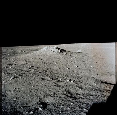 null Nasa. GRAND FORMAT. Mission Apollo 12. Relief lunaire photographié à proximité...