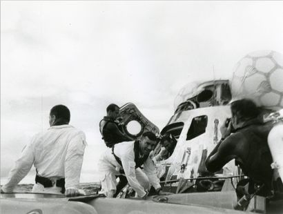 null Nasa. Récupération des astronautes d'Apollo 13 en plein océan le 17 avril 1970....