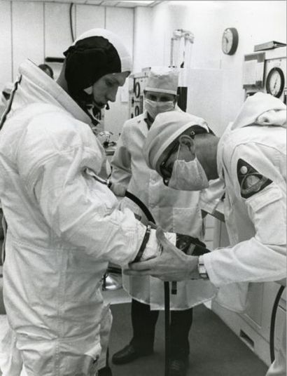 null Nasa. Mission Apollo 14. Préparation de l'astronaute Frank Borman avant son...