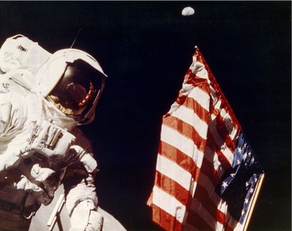 null Nasa. Apollo 17. Célèbre photographie de l'astronaute Harrisson H. Schmitt devant...