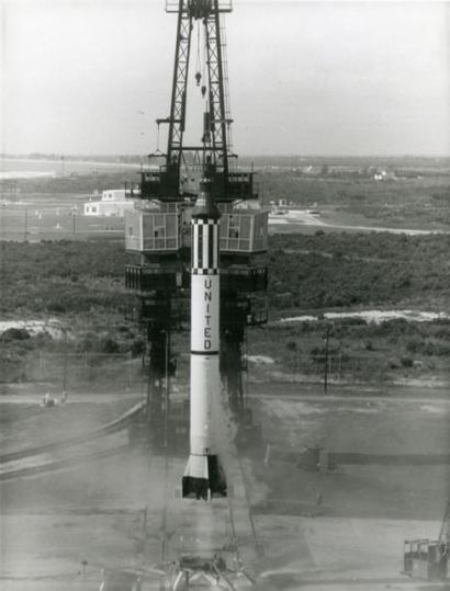 null Nasa. Lancement de la fusée Mercury Redstone 3 qui emporte le 1er vol spatial...