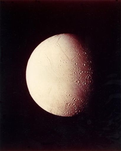 null Nasa. Rare. 1ère photographie de la Lune "Enceladus" réalisée par Voyager en...